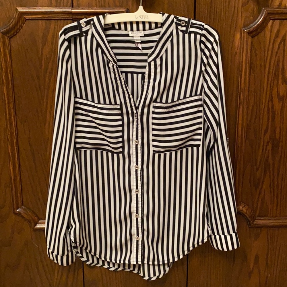 Eye catching Dynamite blouse size xxs